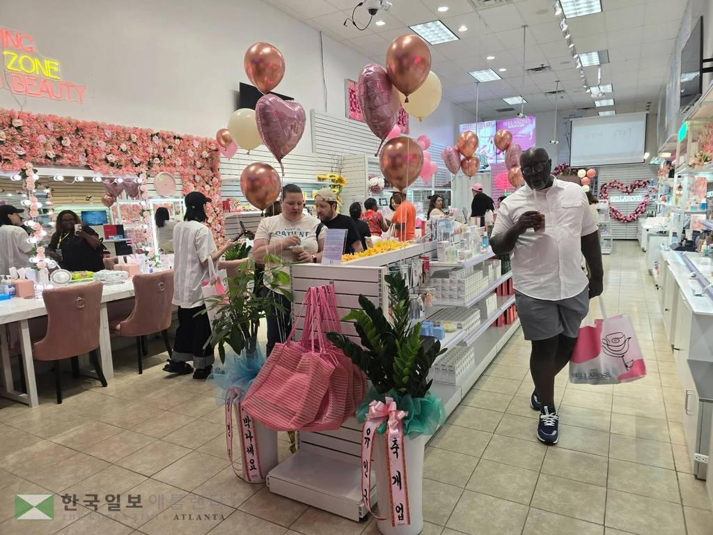 벨라로제에 방문한 고객들의 모습.