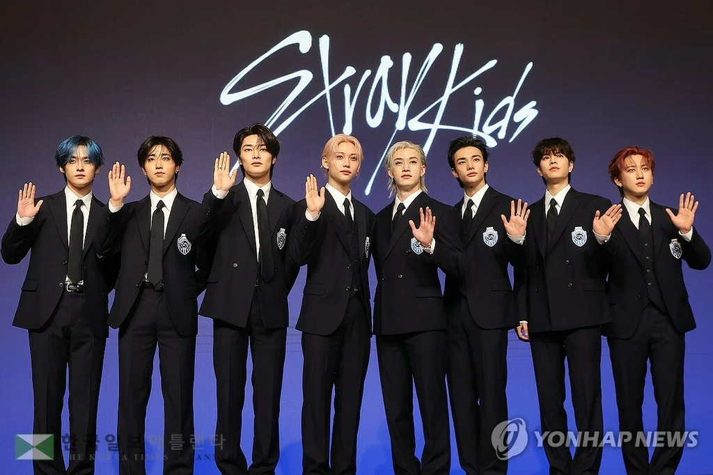 그룹 스트레이 키즈가 22일 서울 여의도 콘래드 호텔에서 열린 정규앨범 4집 '카르마' 발매 기념 기자간담회에서 포즈를 취하고 있다. 2025.8.22 (서울=연합뉴스) 