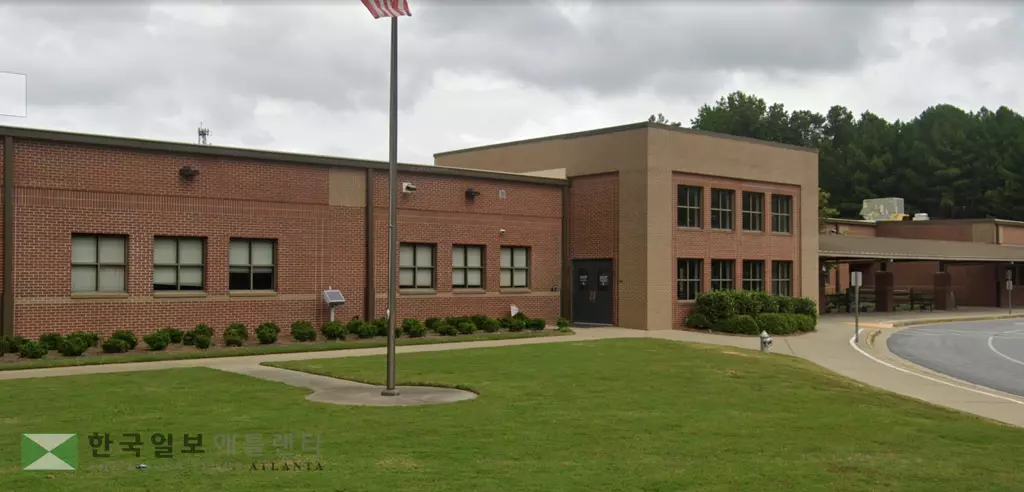 화장실 총격사건이 발생한  노크로스 메도크릭 초등학교 전경.<사진=구글맵 캡쳐>