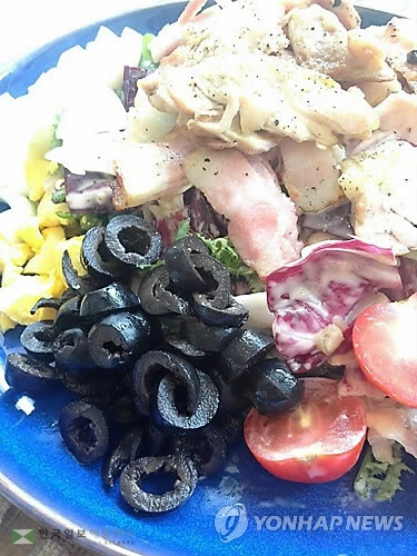 지중해식 식단 예과일·채소·견과류·올리브 오일·단일 불포화지방 등이 풍부한 지중해식 식단이 건강식으로 주목받고 있다. [연합뉴스 자료사진. 재판매 및 DB 금지]