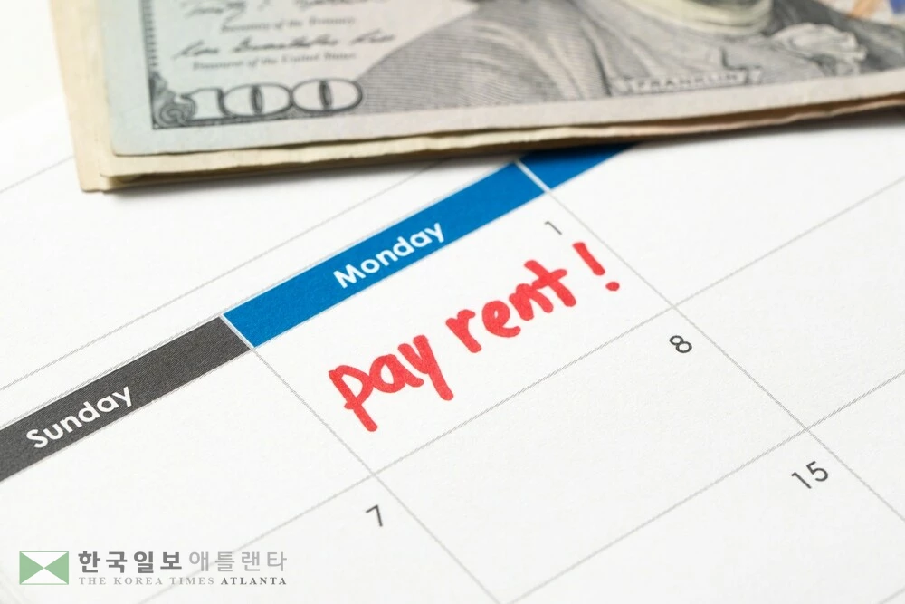 세입자가 자신의 정상적인 월세납부 기록을 보고하면 신용점수가 40~70점 상승하는 효과를 가져다 줄 수 있다.<사진=셔텨스톡>