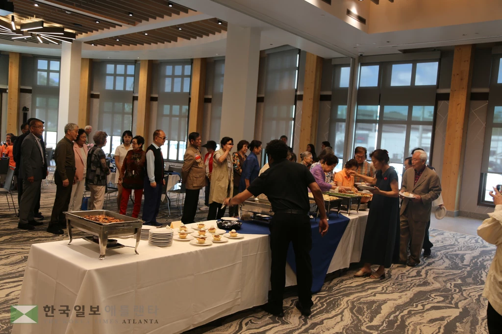 존박 시장이 한인들을 위해 마련한 오찬 시간 모습.