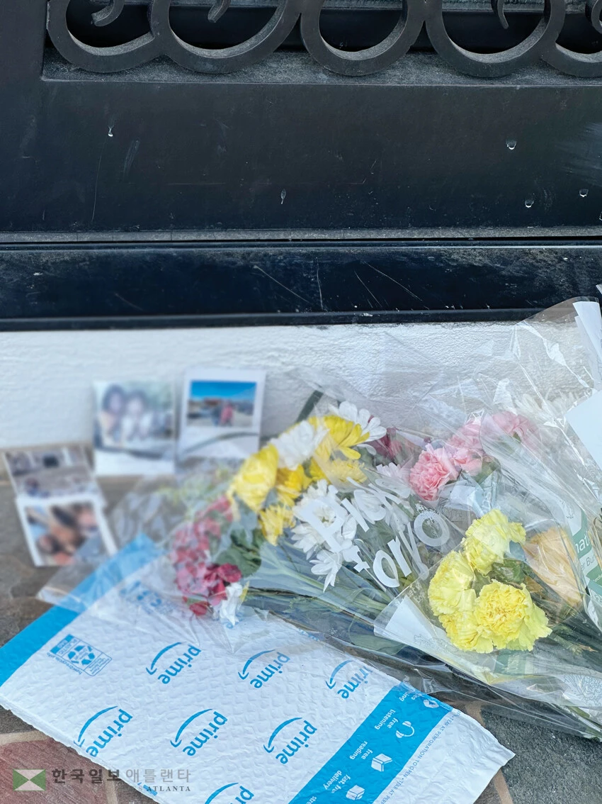 3일 오후 최씨의 집앞에는 그의 가족을 추모하는 이웃들의 발길이 이어졌다.(사진=제인김 기자)