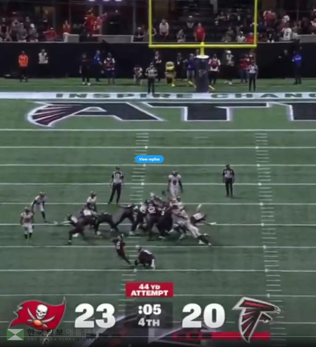 경기 종료 1분여를 남기고 구영회가 44야드 필드골을 시도하고 있다.<사진-폭스NFL 채널 경기장면 캡쳐>