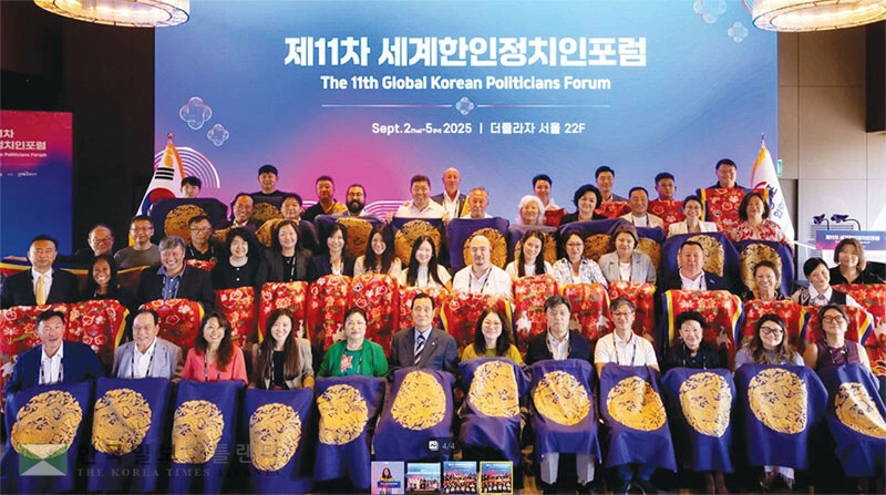  세계한인정치인협의회가 주최하고 재외동포협력센터가 후원한 제11차 세계한인정치인포럼 폐막식에서 참가 한인 정치인들이 한 자리에 모였다. [재외동포 협력센터 제공]