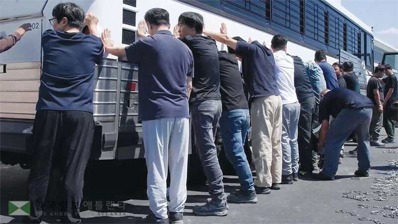 지난 4일 조지아 현대차·LG 배터리 공장에서 체포된 한국인들의 모습. [로이터]