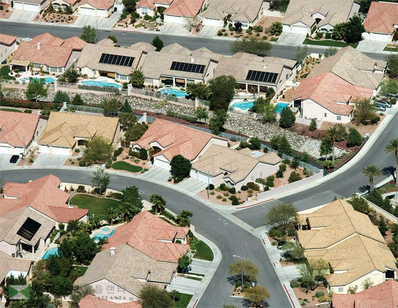  투자자들이 보유하고 있는 주택들이 갈수록 늘어나며 부실률도 악화되고 있다. 이는 매물 부족으로 가격 상승요인으로 작용하기도 한다. 미국 내 한 주택단지의 모습. [로이터]