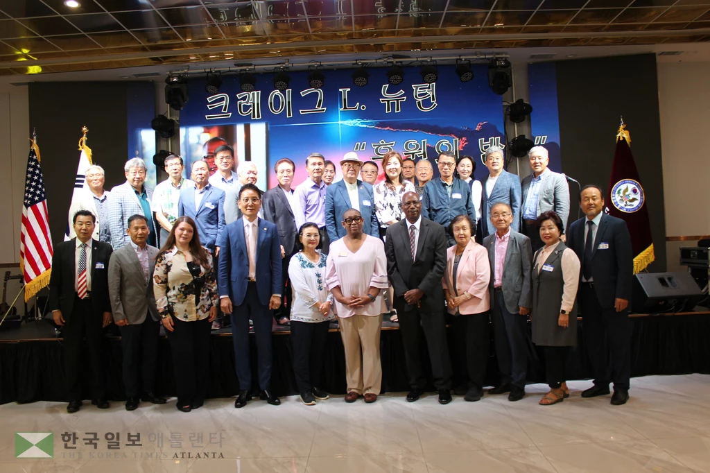 크레이그 뉴턴 노크로스 시장 후원행사 참석자들이 한자리에 모였다.