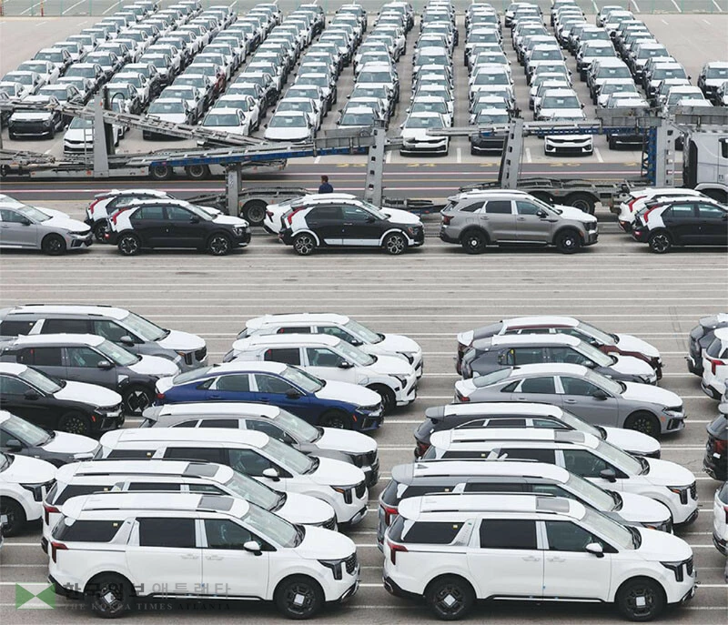  15일 경기 평택항에 수출용 자동차가 세워져 있다. [연합]