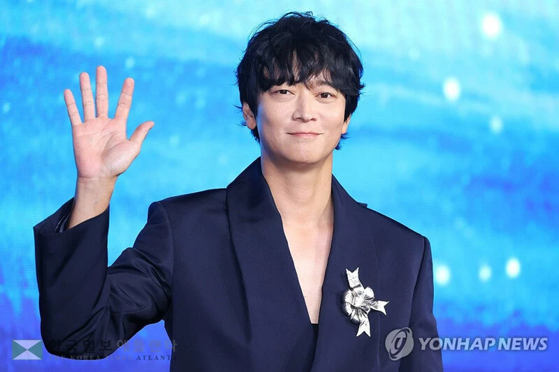  배우 강동원이 2일(한국시간) 서울 종로구 포시즌스호텔에서 열린 디즈니+ 오리지널 시리즈 ‘북극성’ 제작발표회에서 포즈를 취하고 있다. 2025.9.2. [연합]
