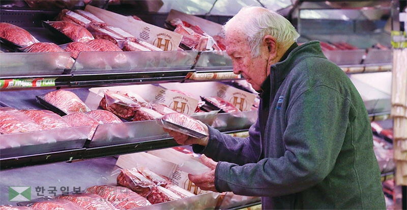  소고기 가격 파동이 ‘제2의 계란 파동’이 되고 있다. 소고기는 식품 중 가격이 가장 많이 오른 품목이다. [로이터]
