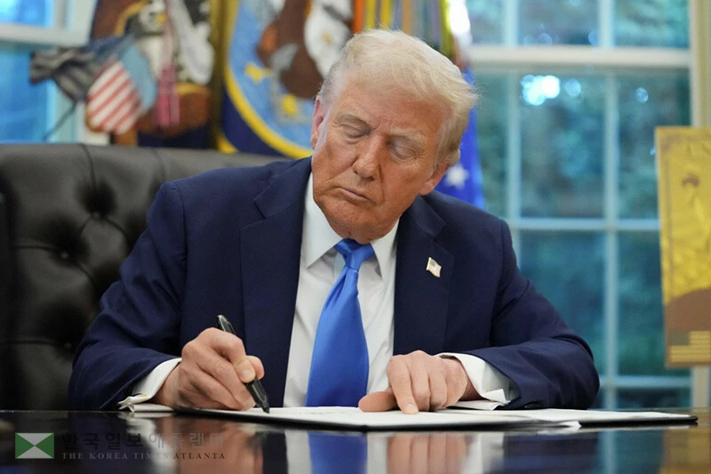  전문직 비자 수수료 인상 포고문에 서명하는 트럼프 [로이터]