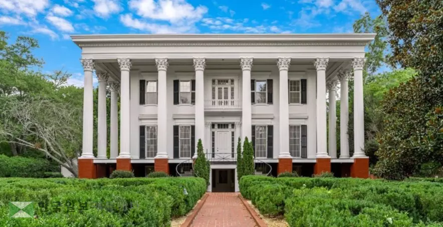 UGA 가 유지보수 비용 증가를 이유로 매물로 내놓은 프레지던트 하우스 전경, 1949년 이후 역대 총장 공관으로 사용되면서 학교 상징 건물로 여겨졌다.<사진=에슨스시 웹사이트 캡쳐>