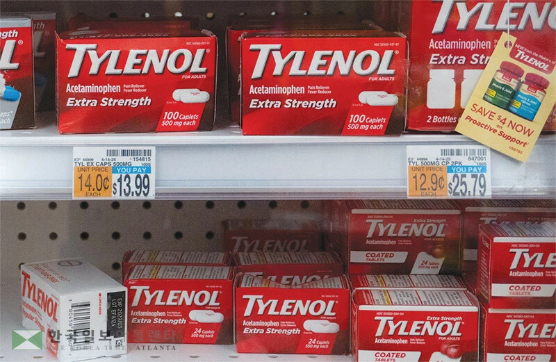  해열진통제 타이레놀이 뉴욕의 한 약국 체인점에 진열돼 있다. [로이터]
