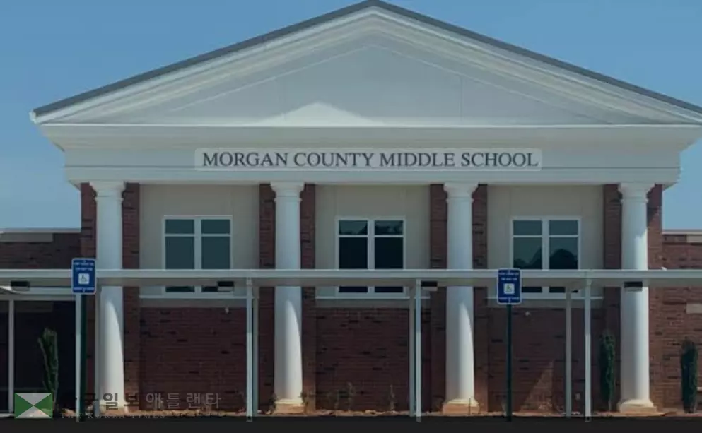 모건 카운티 중학교에 재학 중이던 학생이 학교폭력 관심을 이유로 전학 조치된 뒤 불체 신분임이 밝혀져 어머니와 함께 학교에서 ICE에 체포됐다.<사진=모건 카운티 중학교 페이스북>