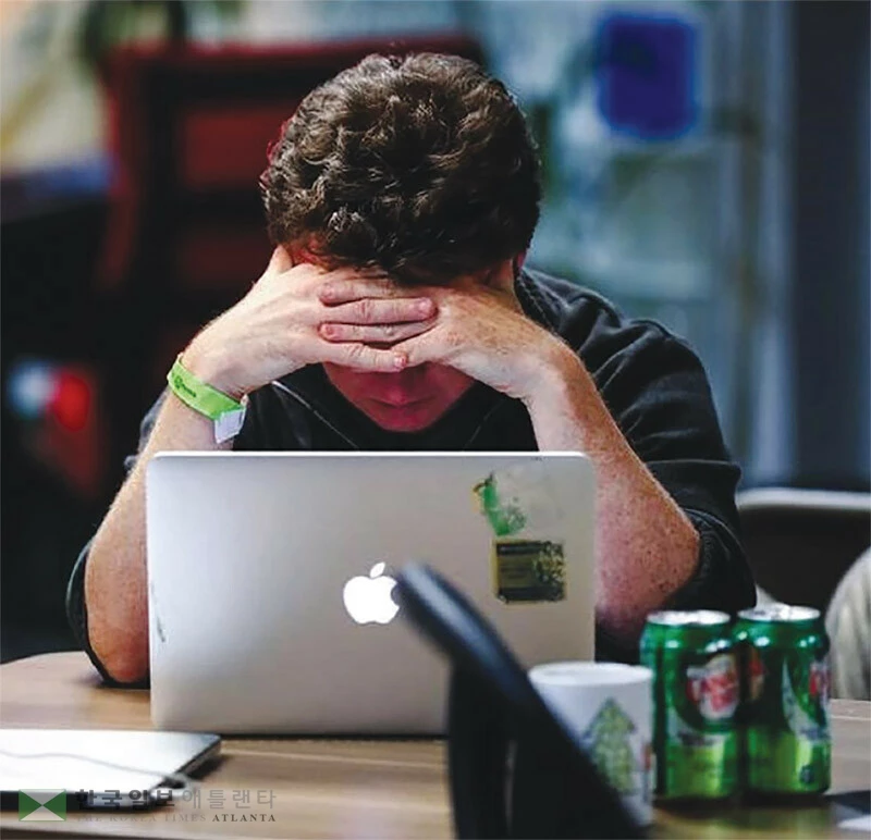 낮은 비용과 쉬운 접근성으로AI 챗봇을 통한 정신 건강 상담이 늘고 있다.전문가들은 부정적인 결과도 많기 때문에 위험성을 알고 사용하는 것이 중요하다고 조언한다. <로이터>