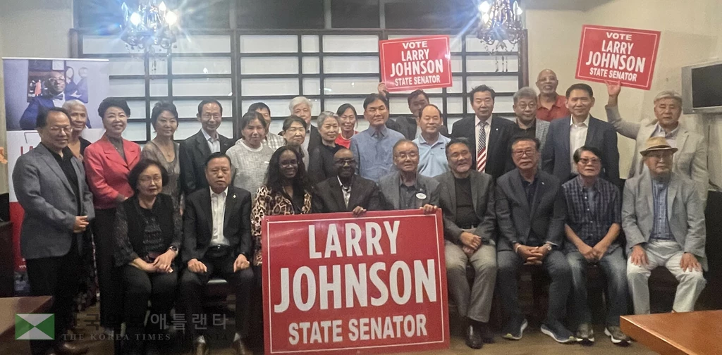 래리 존슨 후보를 위한 후원행사에 참석한 한인사회 인사들이 한자리에 모였다.