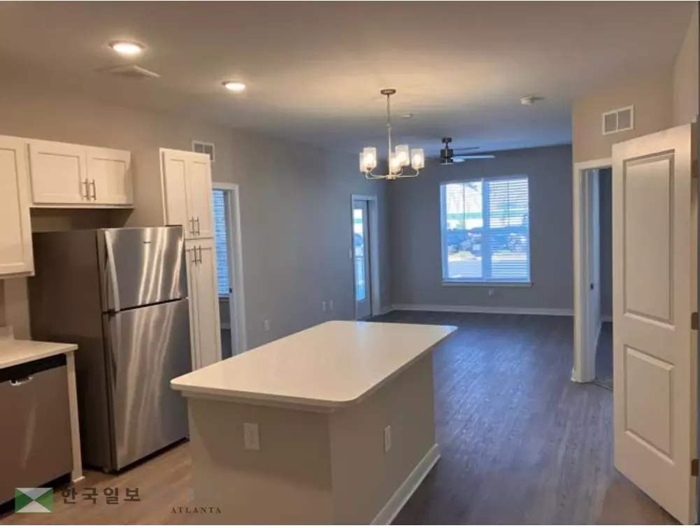 귀넷 지역 55세 이상 저소득 시니어를 대상으로 임대를 시작한 공동임대아파트인 세이지 5430의 외부(위)와 내부 모습.<사진=귀넷  데일리>