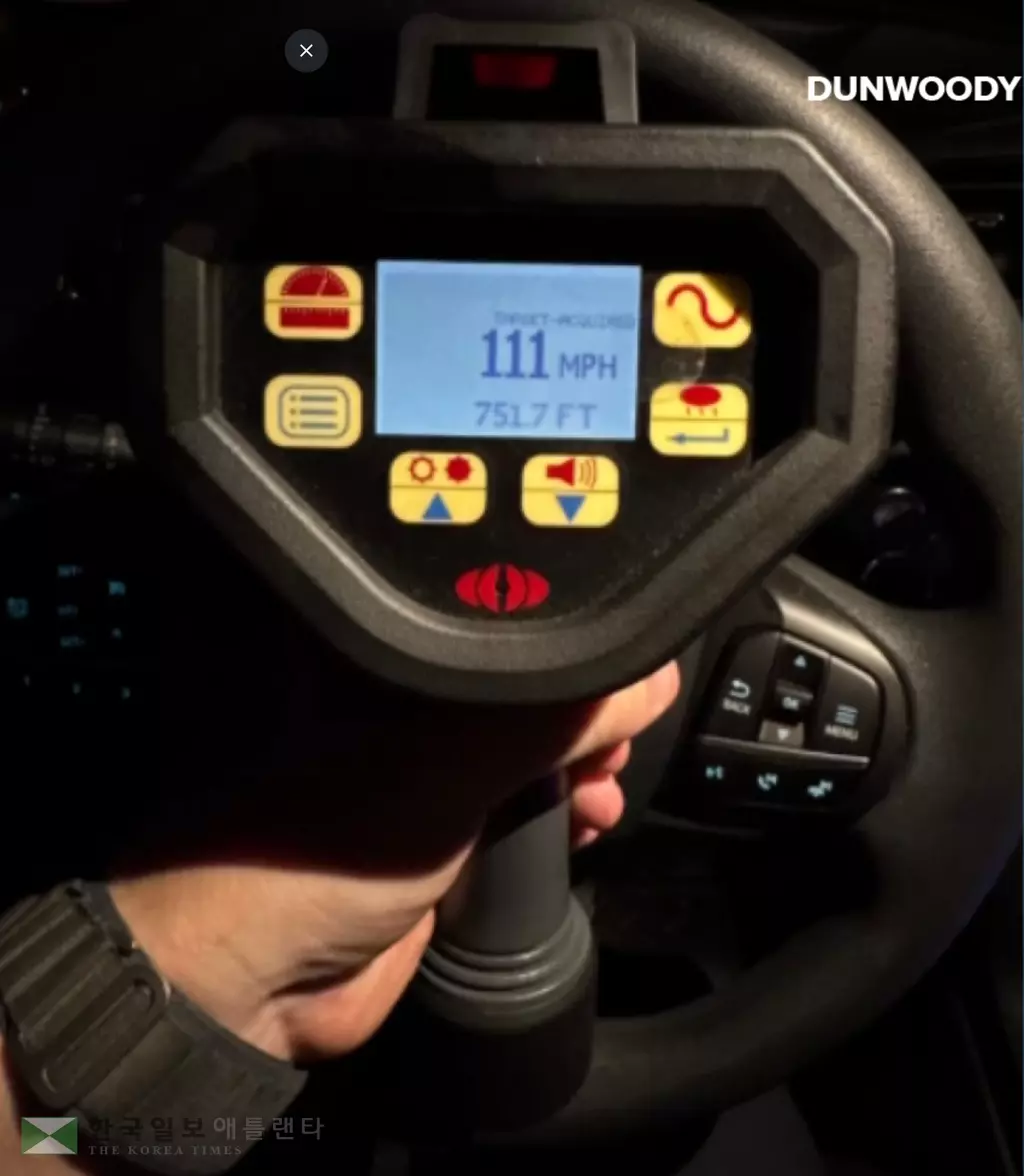 I-285에서 시속 111마일로 질주하던 15세 운전자가 경찰에 적발됐다. 해당 청소년 운전자는 퍼밋 운전면허만 소지한 상태였다.<사진=던우디 경찰 제공>