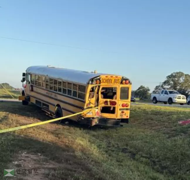 29일 모건 카운티에서는 스쿨버스와 트랙터 트레일러 차량이 충돌하는 사고가 발생했다. <사진=모건 카운티 셰리프국 제공>
