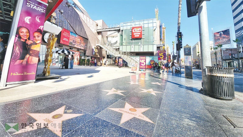  LA의 주요 관광지인 할리웃 명성의 거리가 지난달 30일 썰렁한 모습을 보이고 있다. [박상혁 기자]