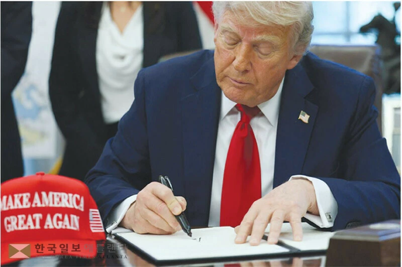  트럼프 대통령이 주택난을 해결을 위해 국가 주택비상사태 선포를 검토 중이다. 시행될 경우 첫주택 구매자에게 희망이 될 전망이다. [로이터]