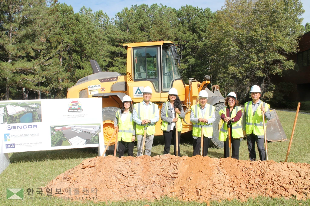 남대문마켓은 지난 1일 로렌스빌에 있는 물류센터 증축 기공식을 거행했다.