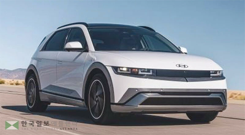  현대차 2026년형 아이오닉 5 리미티드가 최근 캘리포니아주 캘리포니아 시티를 달리고 있다. [현대차 미국법인 제공]