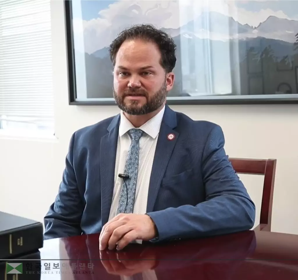 플로리다 잭슨빌 스트립클럽 주차장에서 음주운전 혐의로 체포된 로버트 버트 가이 Jr.(48)판사.<사진=조지아 고등법원 판사협의회 유튜브 동영상 캡쳐>