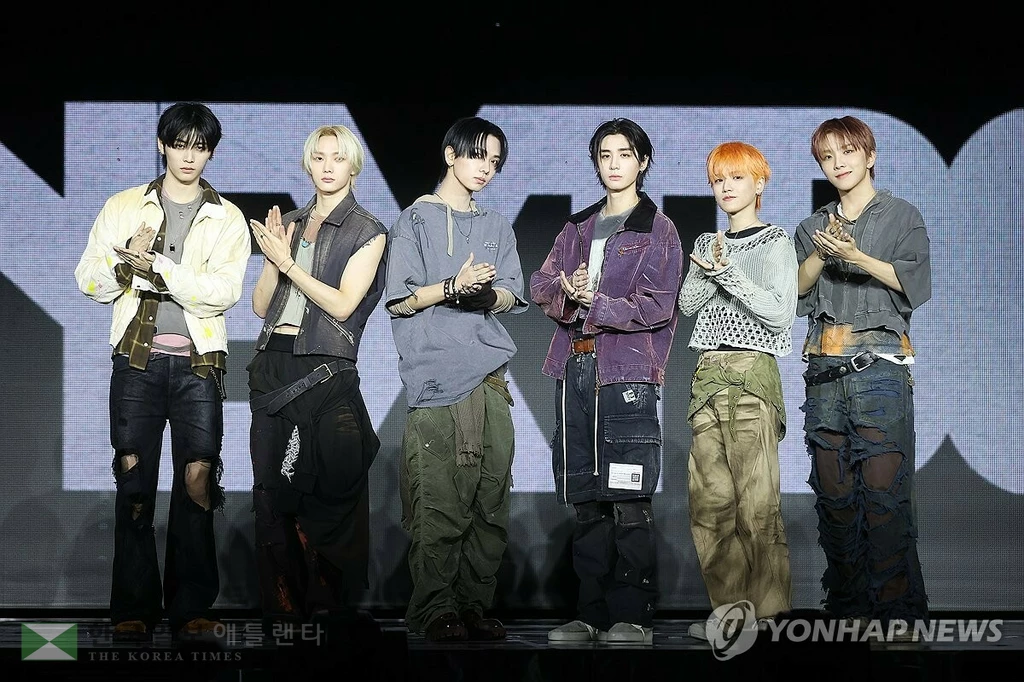 그룹 보이넥스트도어가 20일 서울 강서구 KBS 아레나에서 열린 미니 5집 'The Action' 발매 기념 쇼케이스에서 포즈를 취하고 있다. 2025.10.20 (서울=연합뉴스)