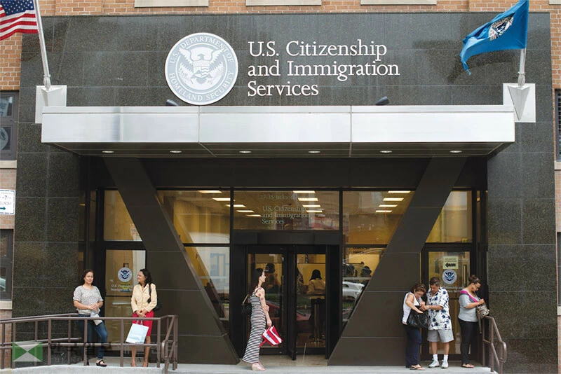  연방 이민서비스국(USCIS) 뉴욕 지부 모습. [로이터]
