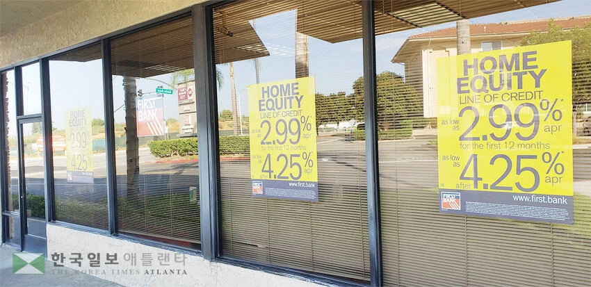 기준 금리 인하 기대감이 높은 가운데 주택 담보 대출을 통한 필요 자금 마련에 대한 관심이 커지고 있다.                   <준 최 객원기자>