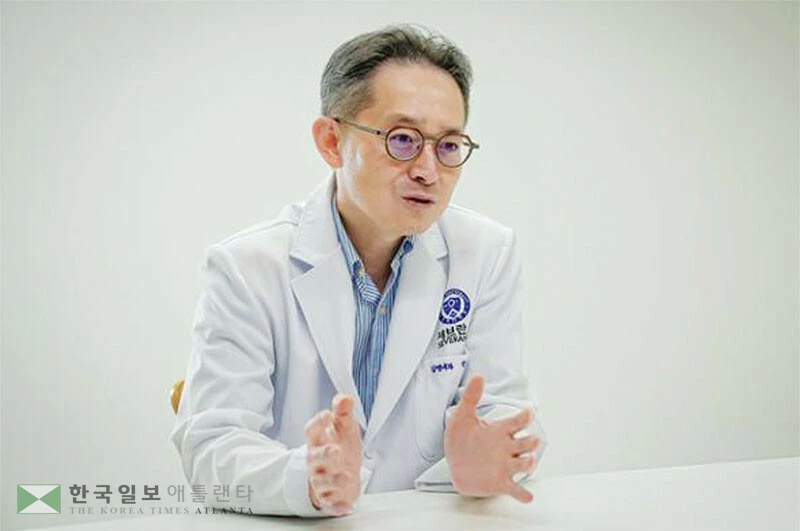  15일 서울 강남구 강남세브란스병원에서 만난 한상훈 감염내과 교수가 독감 예방접종에 대해 설명하고 있다. [강남세브란스병원 제공]