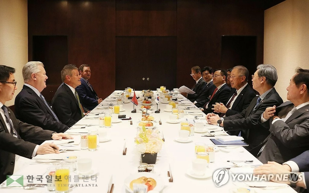 류진 한국경제인협회 회장이 24일 서울 용산구 그랜드 하얏트 서울에서 빌 리 테네시 주지사와 방한사절단을 초청해 조찬간담회를 하고 있다. 2025.10.24 [한국경제인협회 제공. 재판매 및 DB 금지]