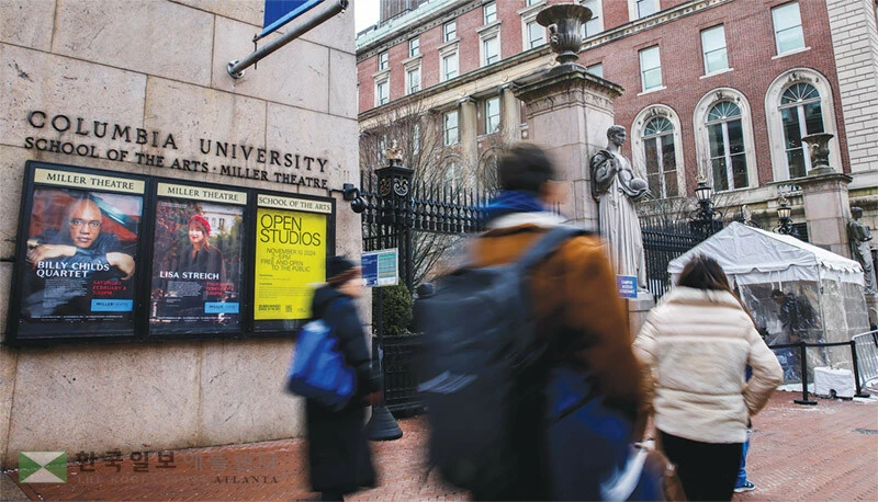  상위권 명문대 지원 시 요구되는 추천서는 제3자의 시선에서 학생의 성취와 가치관, 탁월함 등을 설명해야 한다. [로이터]