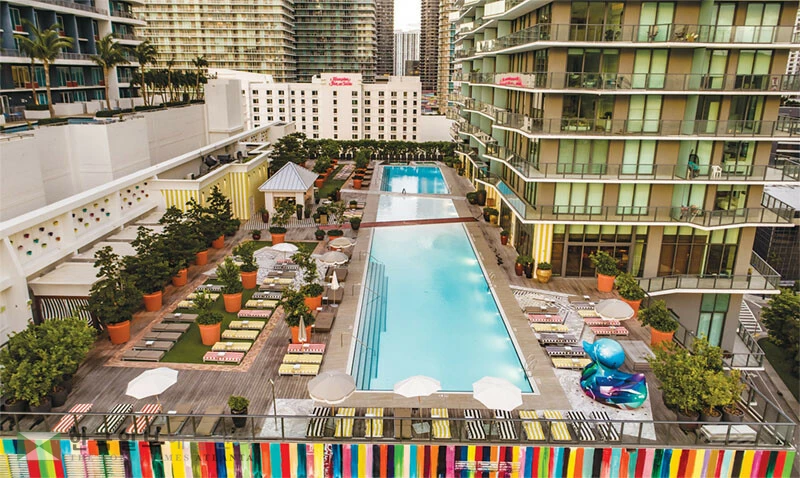  대다수 미국인들이 여행을 줄이고 있는 가운데, 부유층의 초고가 호텔 소비는 오히려 급증하고 있다. [로이터]