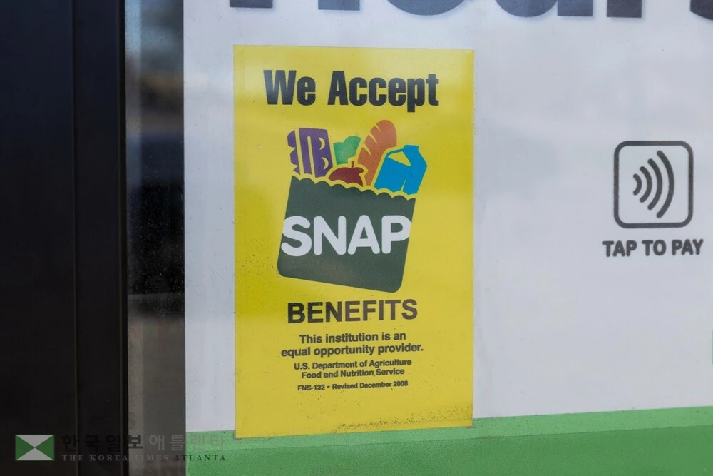 SNAP 재정지원을 위한 146억달러의 세수 잉여금 활용 문제로 주정부와 민주당 간의 공방이 벌어지고 있다.<사진=셔텨스톡>