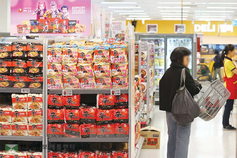  올해도 라면을 중심으로 한국 식품 수출이 활기를 띄고 있다. [연합]