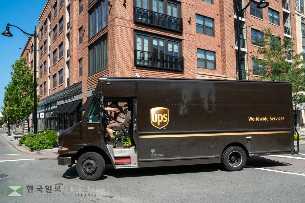 UPS는 사업규모 재조정 일환으로 올해 들어 현장직 3만4,000여명, 관리직 1만4,000여명을 감원했다.<사진=셔텨스톡> 