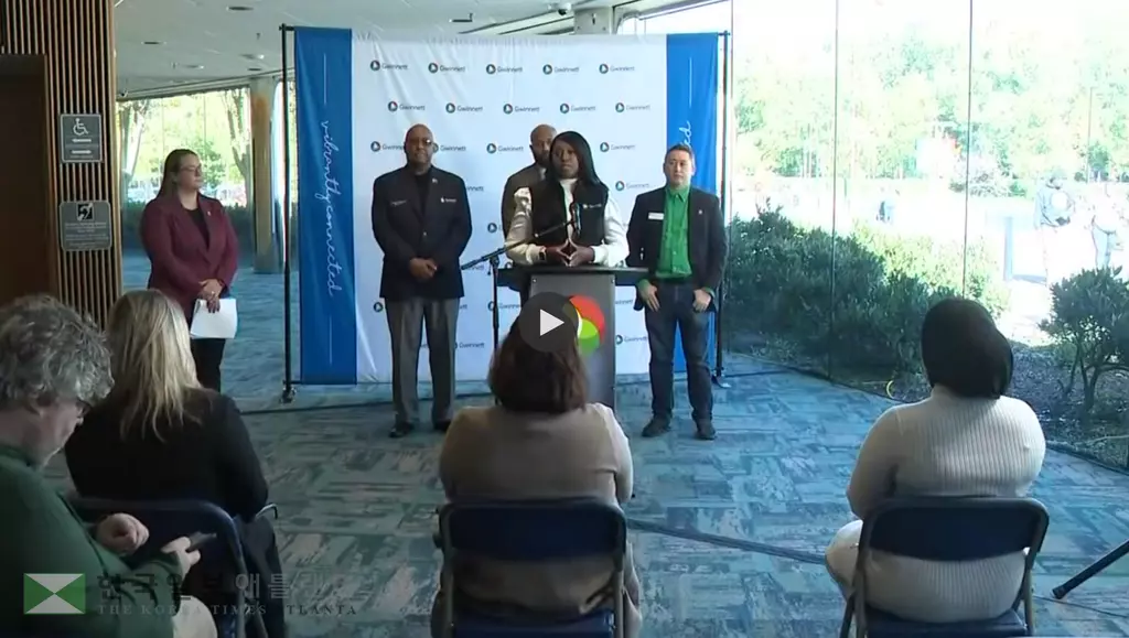 지난달 30일 니콜 러브 핸드릭슨 귀넷 커미셔너 의장이 SNAP 수혜가정 지원을 위한 긴급 재정 투입 계획을 발표하고 있다.<사진=11얼라이브 뉴스 캡쳐>