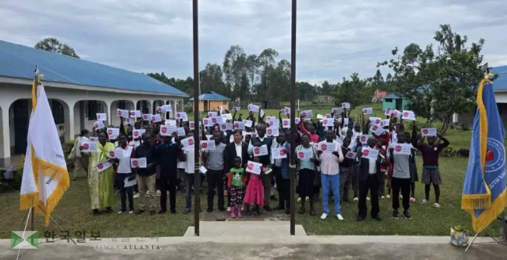 지난달 18일 케냐 조이월드 고등학교에서 열린 코야드 아프리카 지부 발대식 행사 이후 참가자들이 함께 기념촬영에 나섰다.<사진-코야드 본주 제공>