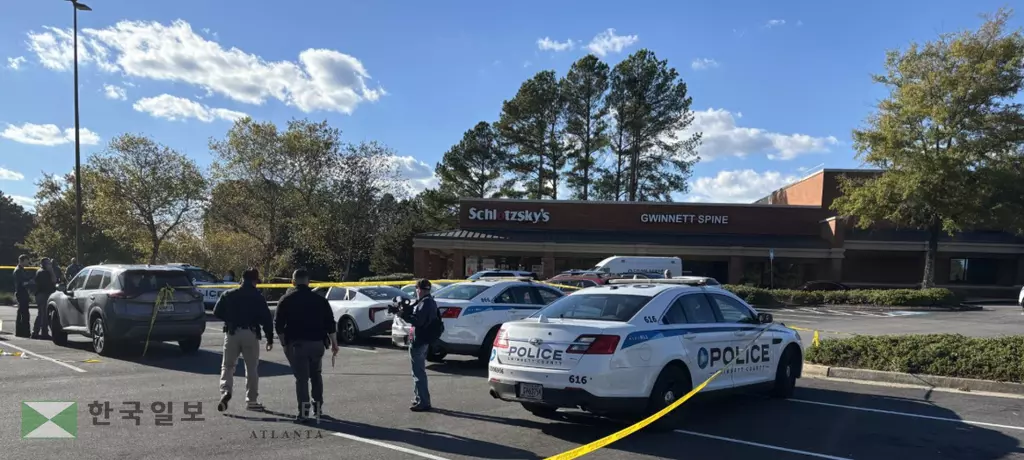 총격발생 직후 출동한 경찰이 현장을 통제하고 있다.<사진=귀넷경찰 제공>