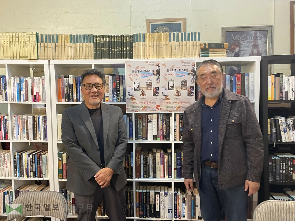 카페 로뎀 최진묵 대표(오른쪽)와 제임스 송 후원회장.