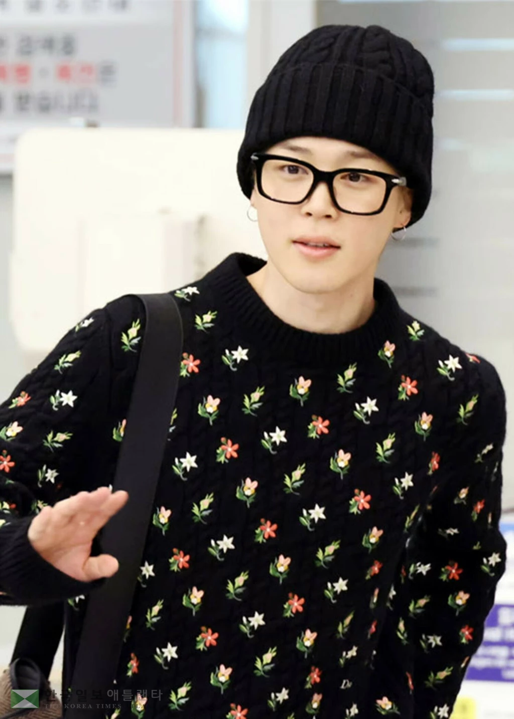 그룹 방탄소년단(BTS) 지민이 파리 일정을 마치고 2025년 10월 3일(한국시간) 오후 인천국제공항을 통해 입국하고 있다. 2025.10.03 /사진=스타뉴스