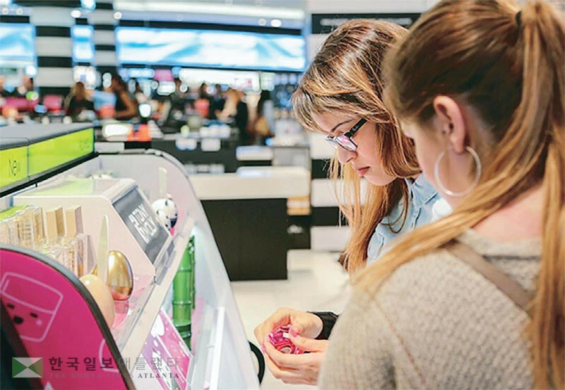  주류 고객들은 K-뷰티 시장 성장의 핵심 동력이다. [연합]