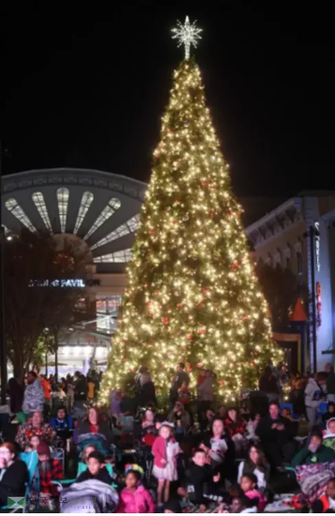 올해 조지아 몰 성탄절 트리 점등식 행사가 15일 저녁 7시에 열린다.사진은 자난해 점등식 행사 모습.<사진=조지아몰 홈페이지>