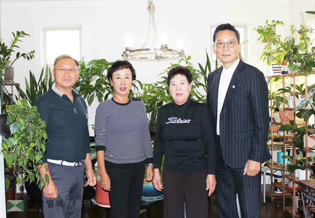 애틀랜타 한인회는 박 명인과의 사전 미팅을 통해 성공적인 페스티벌 개최를 위해 철저히 준비하고 있다. 박호일 대내 부회장, 이미쉘 한인회 수석부회장, 박화자 김치명인, 박은석 한인회장(사진왼쪽부터) 