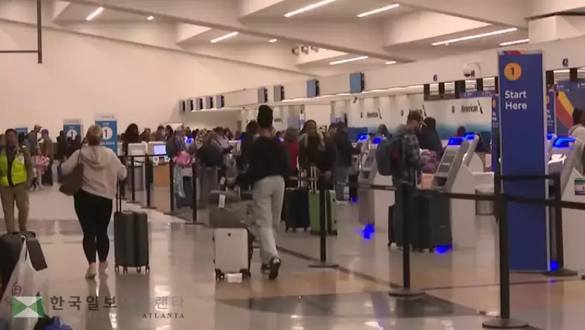 올해 추수감사절 연휴 기간 동안에는 모두 400여만명이 애틀랜타 공항을 이용할 것으로 보인다. 지난해 추수감사절 애틀랜타 공항 모습.<사진=폭스5 뉴스>