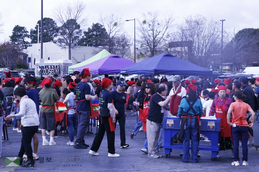 김치 페스티벌에는 500명 이상의 참가자가 북새통을 이뤘다.