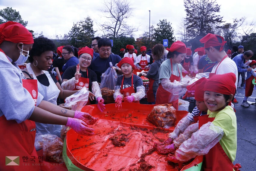 피부색은 달라도 김치는 넘버 원 음식.